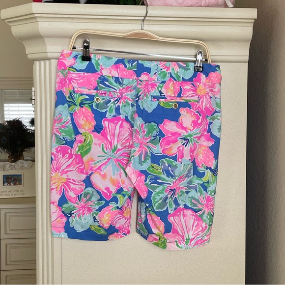 ‼️REDUCED PRICE‼️ EUC LILLY PULITZER CHIPPER SHORTS 4 - Picture 2 of 2
